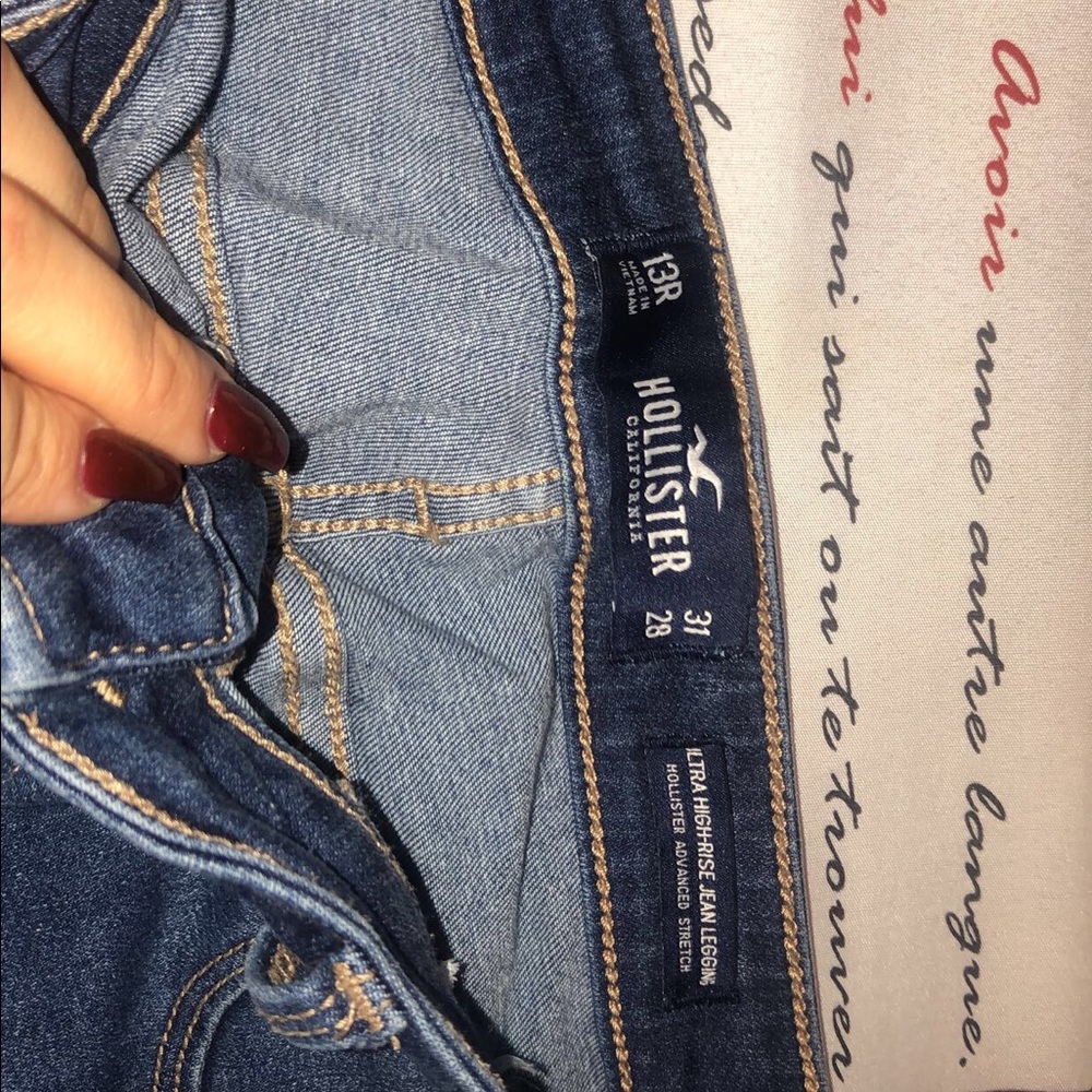 Dark wash Hollister jeans 💙